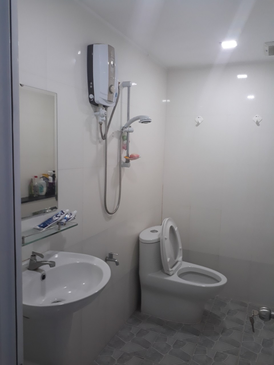 Nhà Xuân Thới Thượng, diện tích 80m2, hẻm xe hơi, giá tốt